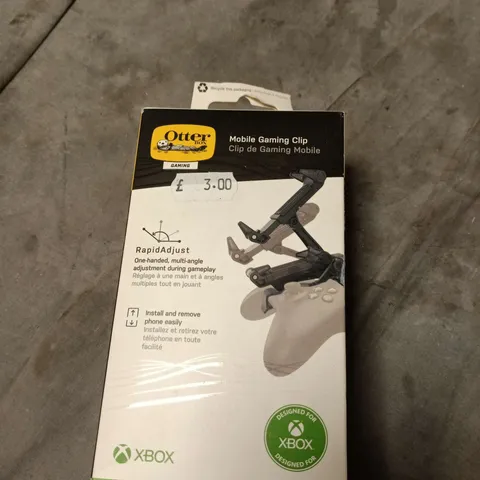 BOX OF APPROXIMATELY 18 ASSORTED ITEMS INCLUDING MOBILE GAMING CLIP AND LASER TONER CARTRIDGE 