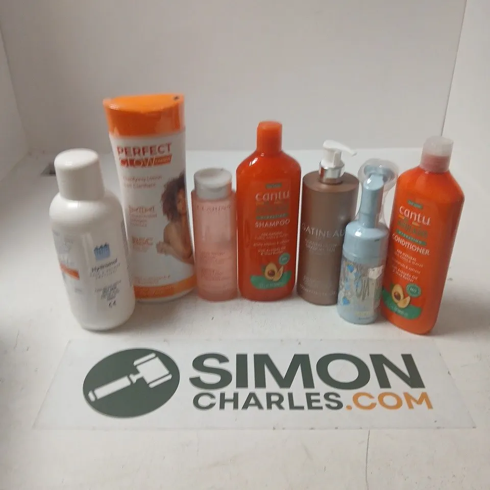 APPROXIMATELY 15 ASSORTED HEALTH & BEAUTY PRODUCTS TO INCLUDE CLARINS SOOTHING TONING LOTION, CANTU CONDITIONER, HYDROMOL BATH ADDITIVE, ETC - COLLECTION ONLY