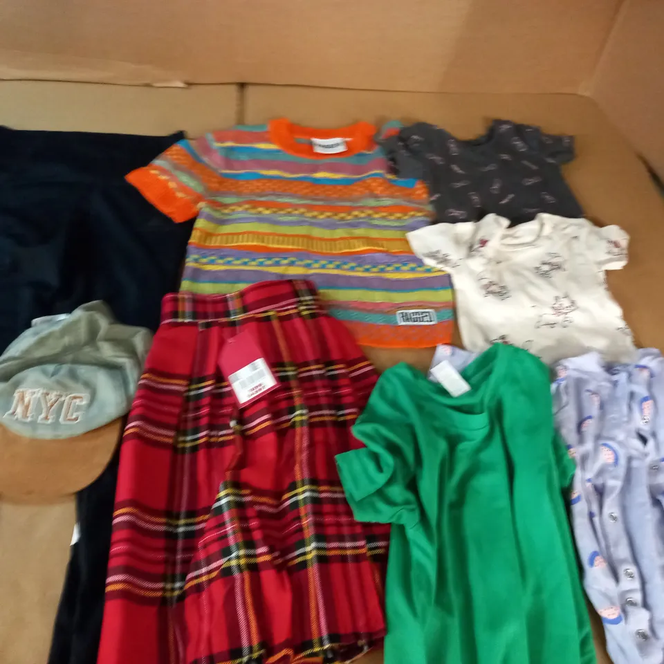 LARGE QUANTITY OF ASSORTED KIDS CLOTHING ITEMS TO INCLUDE NKE, ADIDAS AND NEXT