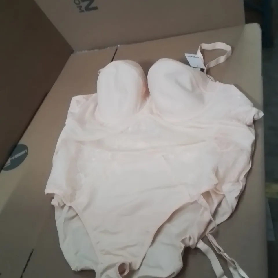 BOX CONTAINING APPROXIMATELY 7  BRAND NEW SIMPLY BE 48C BLUSH BODYSUIT