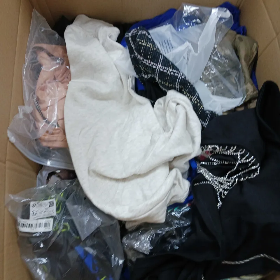 BOX OF APPROXIMATELY 20 ASSORTED CLOTHING ITEMS TO INCLUDE WHITE FOX TRACKIES, DONNAY TOP, PJ PANTS ETC