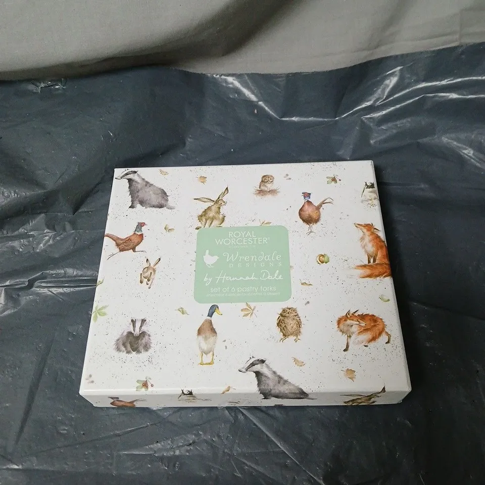 ROYAL WORCESTER WRENDALE DESIGNS BY HANNAH DALE PASTRY FORKS BOXED