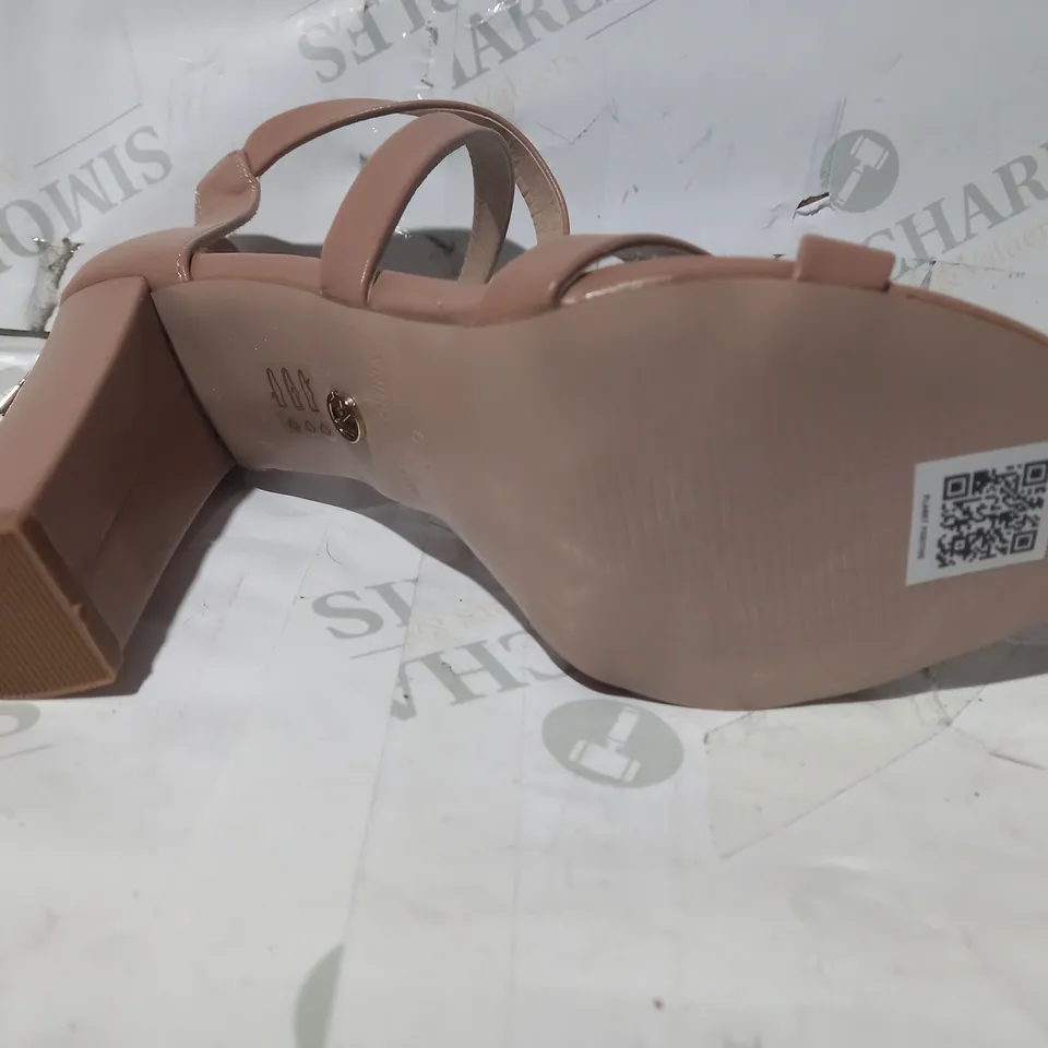 BOXED PAIR OF KURT GEIGER HEELS IN NUDE EU SIZE 39