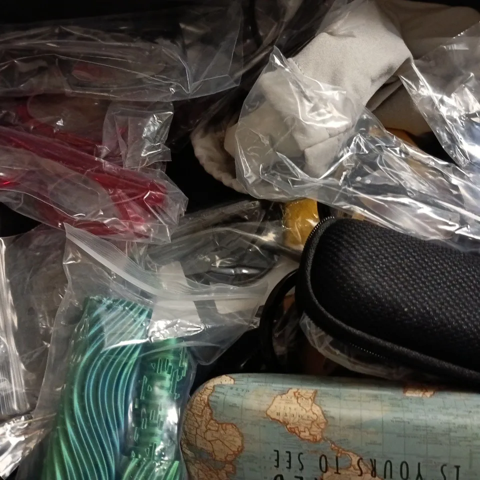 ASSORTMENT OF APPROXIMATELY 15 PAIRS OF GLASSES IN VARIOUS STYLES, COLOURS, AND MAGNIFICATIONS