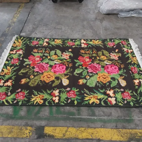 LUNA RUG // SIZE: 120 X 180cm