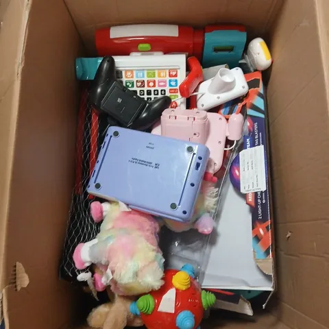 APPROXIMATELY 15 ASSORTED TOYS & GAMES PRODUCTS TO INCLUDE LLAMA PLUSHIE , ETC 