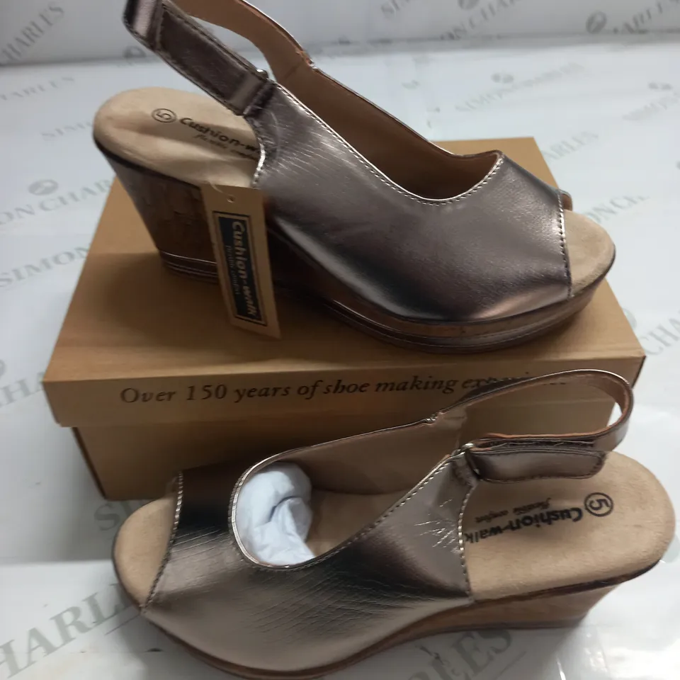 BOXED PAIR OF CUSHION WALK WEDGE HEEL SHOES IN GOLD - SIZE 5