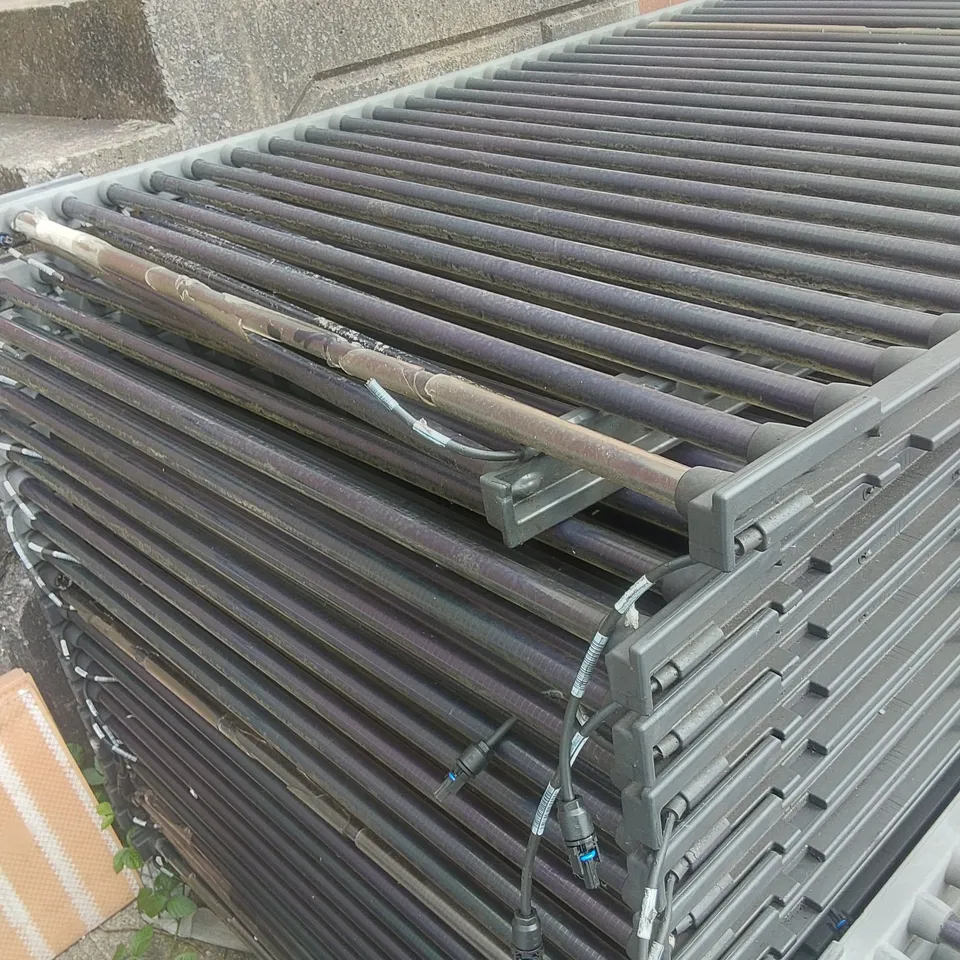 PALLET CONTAINING A VERY LARGE QUANTITY OF SOLAR PANELS