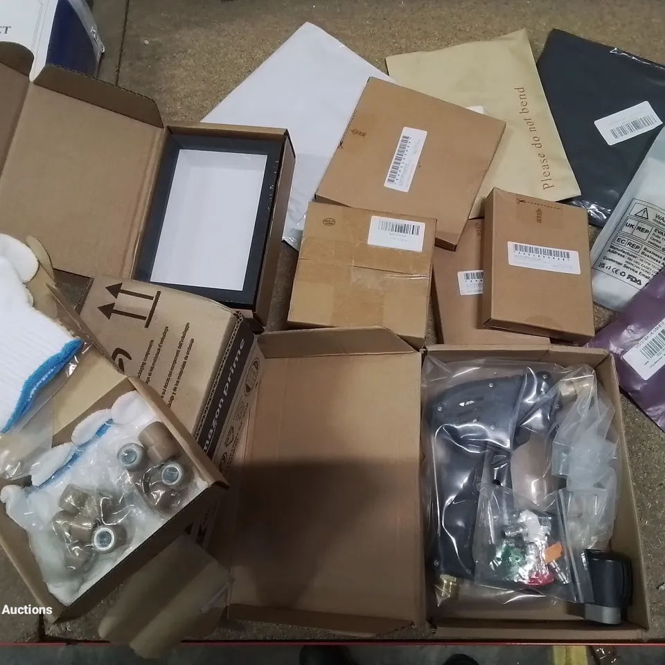 APPROXIMATELY 12 BRAND NEW BOXED ITEMS