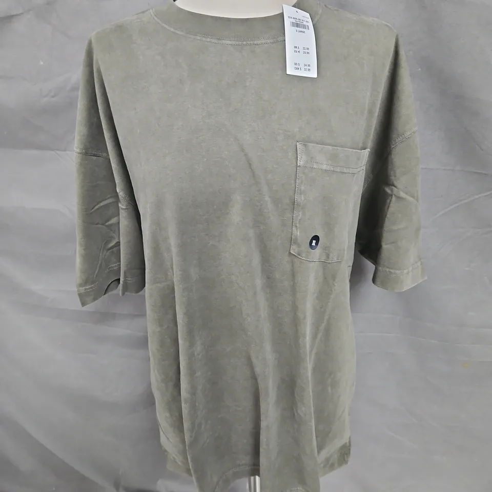HOLLISTER HEAVYWEIGHT BOXY FIT POCKET TSHIRT IN GREEN WASH SIZE XL