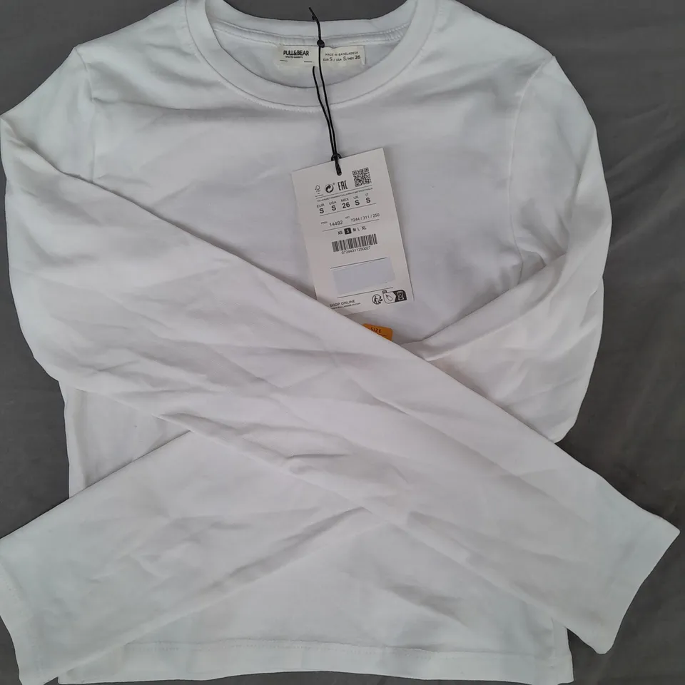 PULL & BEAR LONG SLEEVE TOP IN WHITE SIZE SMALL