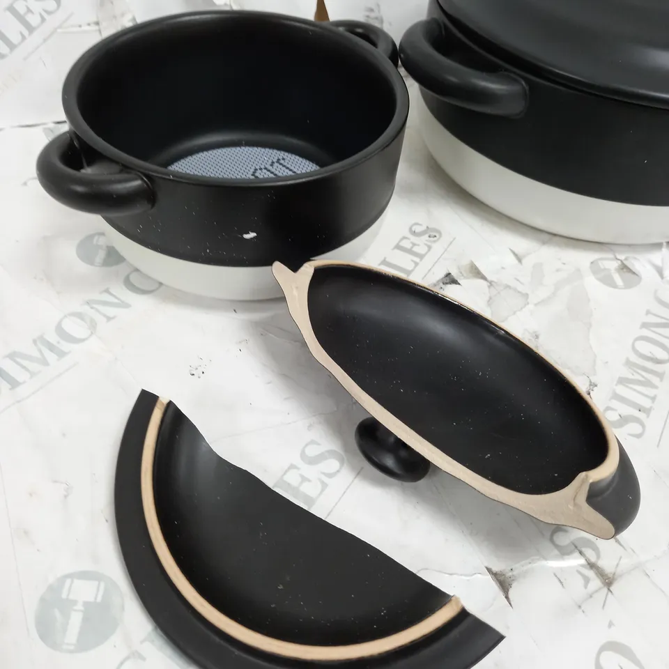 BUNDLEBERRY BY AMANDA HOLDEN PORCELAIN MEDIUM AND SMALL CASSEROLE DISH SET - BLACK & WHITE