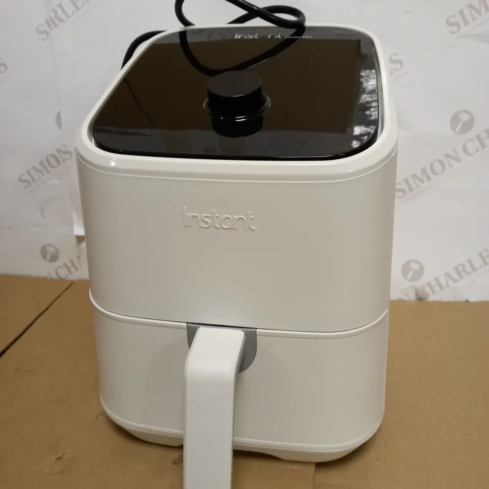 INSTANT POT BRANDS VORTEX MINI AIR FRYER 2L - WHITE