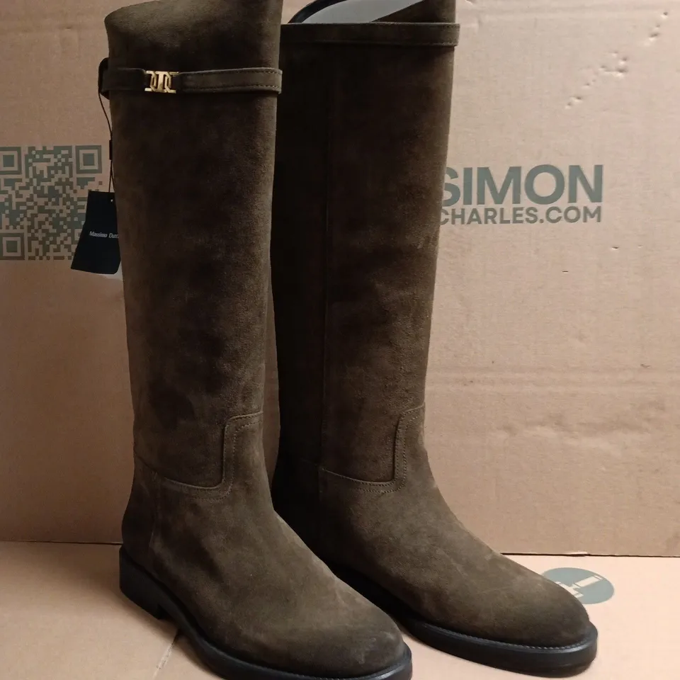 BOXED PAIR OF MASSIMO DUTTI COUNTRY BOOTS IN DARK SAGE SIZE UK 7