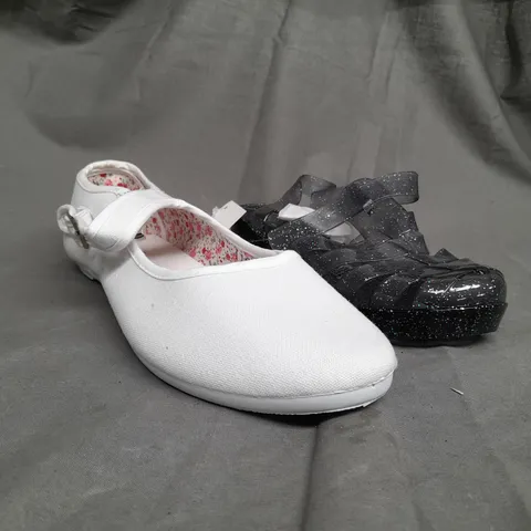BOX OF APPROX 15 ASSORTED SHOES IN VARIOUS SIZES & COLOURS 