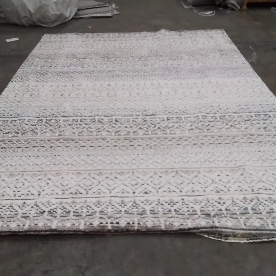 QUALITY DESIGNER AREA RUG - APPROXIMATELY 330X240CM