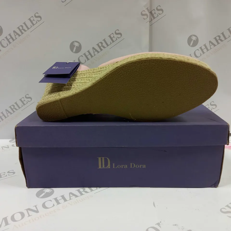 BOXED PAIR OF LORA DORA RITA WEDGE SANDALS UK SIZE 9 