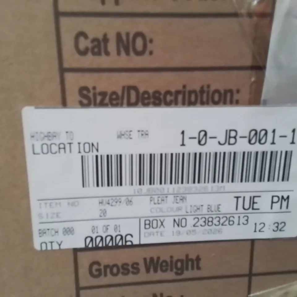 BOXED BRAND NEW APPROXIMATELY 6 JD WILLIAMS JEANS LIGHT BLUE SIZE 20