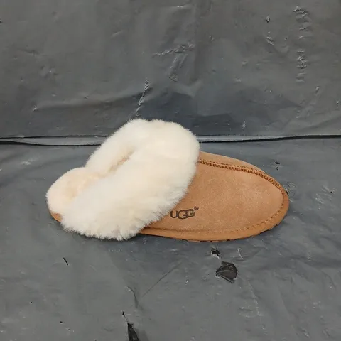 PAIR OF UGG SCUFFETTE SLIPPERS - 7.5