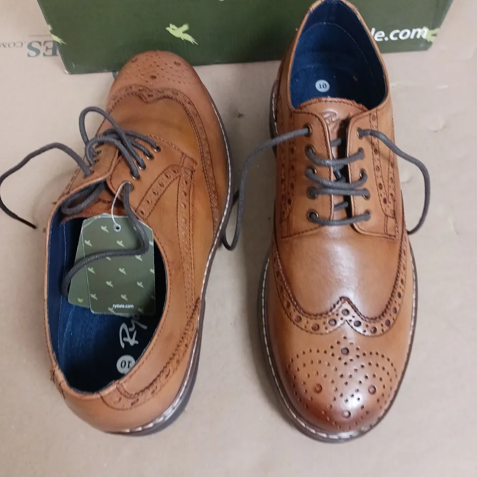 BOXED PAIR OF RYDALE MILLINGTON BROGUE MARKET BOOTS IN ELGIN TAN - 10