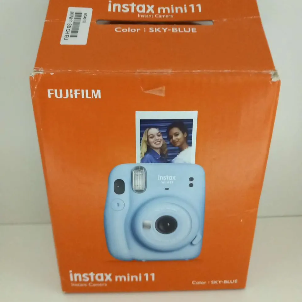 BOXED FUJIFILM INSTAX MINI 11 SKY BLUE INSTANT CAMERA