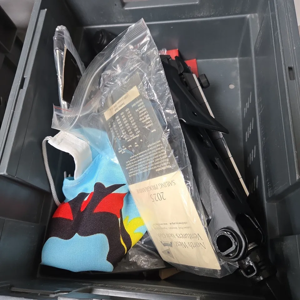 APPROXIMATELY 10 ASSORTED AUTOMOTIVE ITEMS INCLUDING EXHAUST PART , CAR PHONE HOLDER AND DRAPER 24OZ RUBBER MALLET