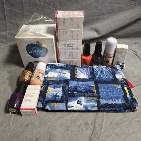 TOTE OF APPROXIMATELY 8 ASSORTED COSMETIC AND BEAUTY ITEMS TO INCLUDE PERFUME, CLARINS AND NAIL VARNISH