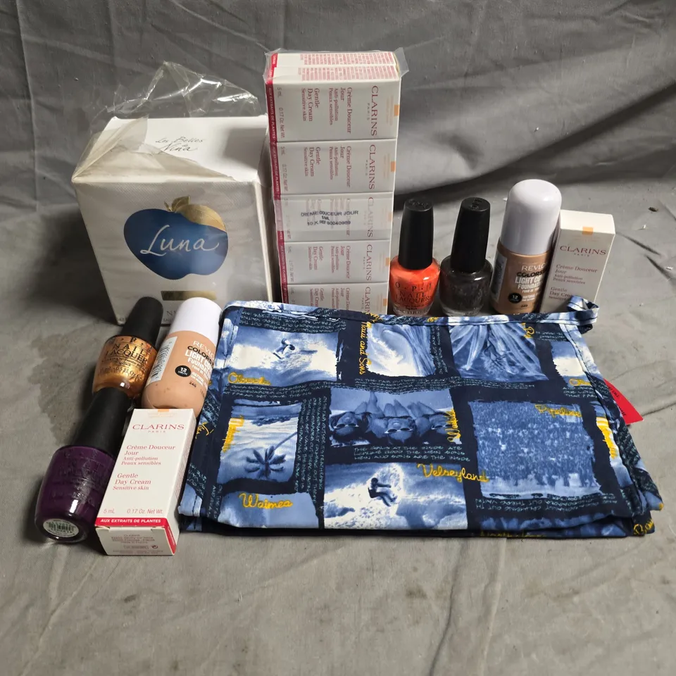 TOTE OF APPROXIMATELY 8 ASSORTED COSMETIC AND BEAUTY ITEMS TO INCLUDE PERFUME, CLARINS AND NAIL VARNISH
