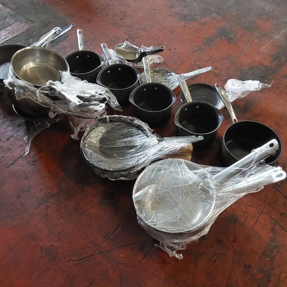 LOT TO CONTAIN A LARGE ASSORTMENT OF METAL POTS AND PANS - QUANTITY UNSPECIFIED