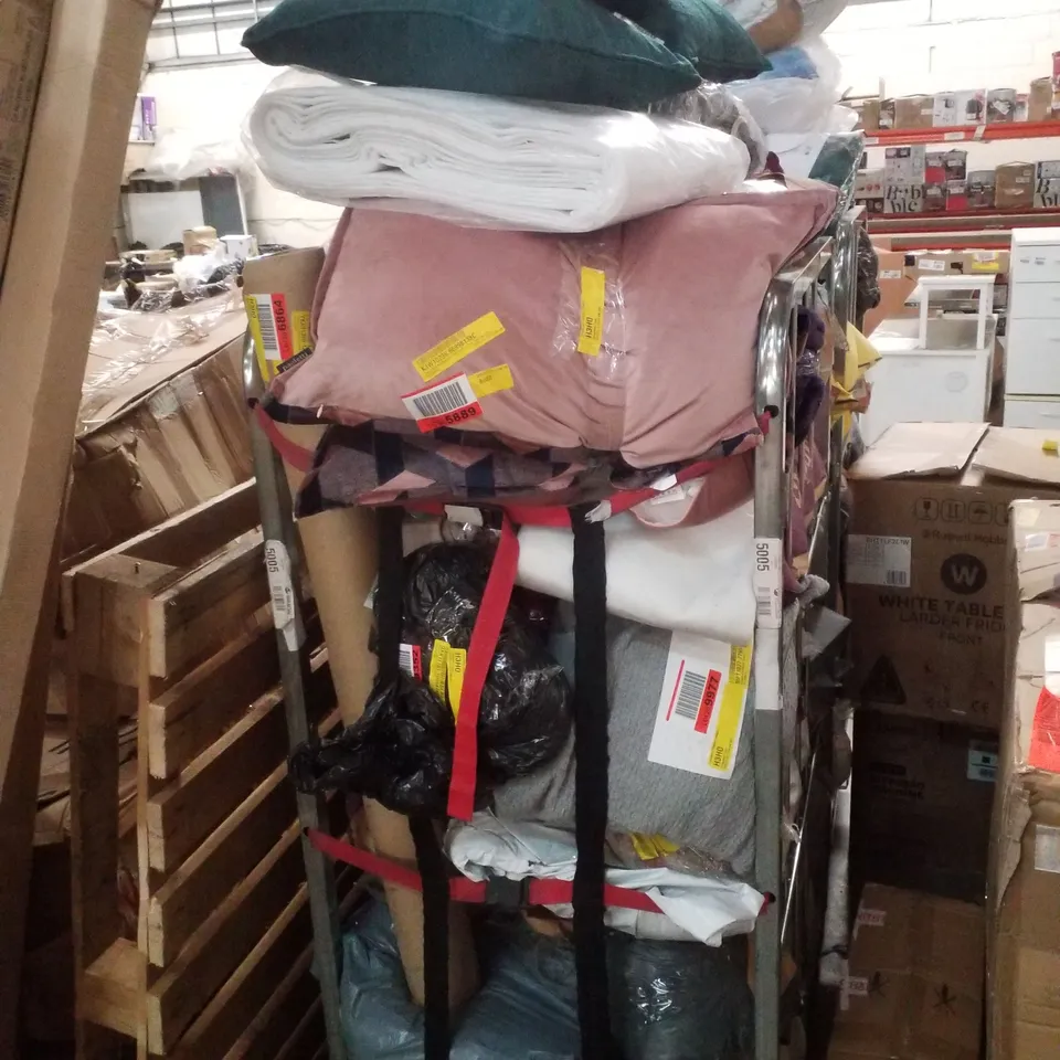 CAGE CONTAINING ASSORTED PILLOWS, DUVETS & BEDSPREADS 