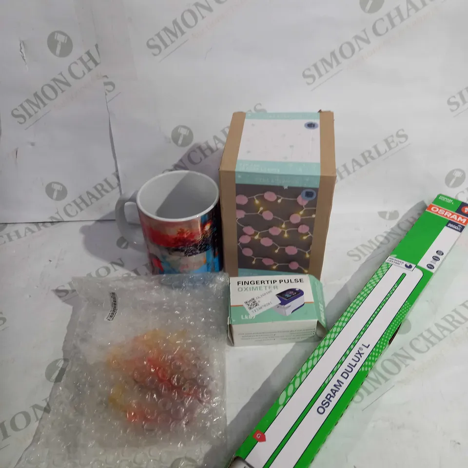 BOX OF ASSORTED HOUSEHOLD ITEMS 