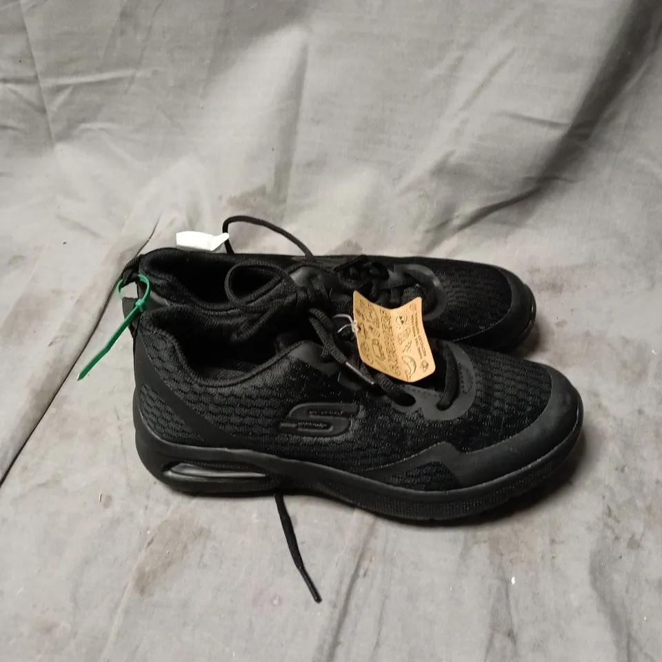 SKECHERS BLACK MESH TRAINERS – UNISEX UK 3