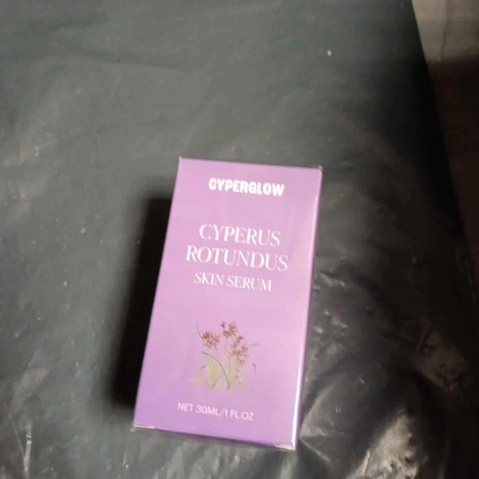 APPROXIMATELY 20 ASSORTED HEALTH & BEAUTY ITEMS INCLUDING ROSEMARY & WHITE FIR CONDITIONER , CYPERGLOW SKIN SERUM AND HYDRATING MILK TONER 