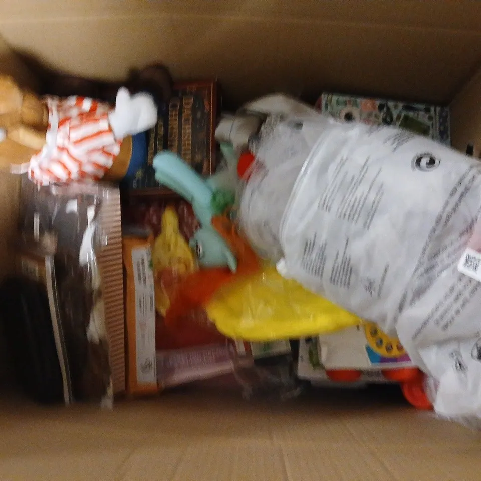 APPROXIMATELY 20 ASSORTED TOYS TO INCLUDE REBORN BABY DOLL, BLUSTRY DAY BADGER JIGSAW, PHOTO CREATOR MINI CAM, ETC