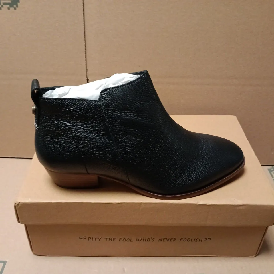 BOXED PAIR OF WHITE STUFF WIDE FIT LEATHER ANKLE BOOTS IN PURE BLACK - UK 6