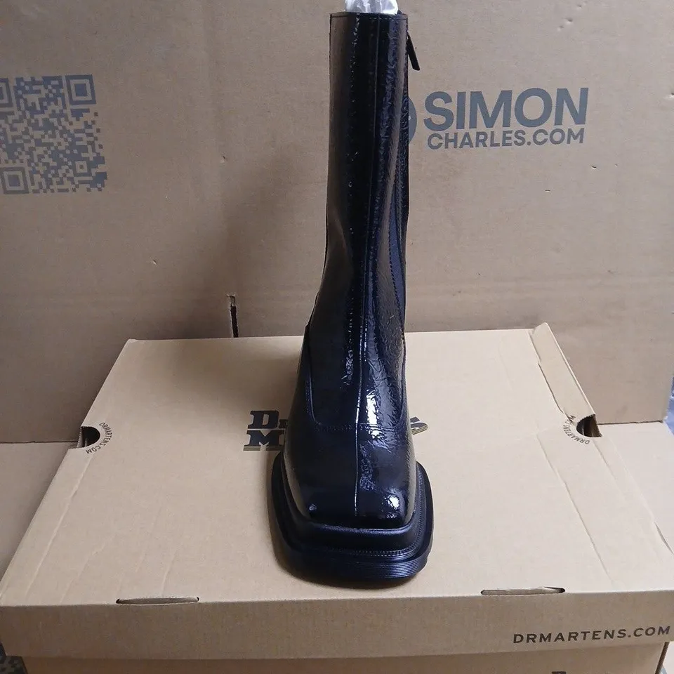 BOXED PAIR OF DR. MARTENS MAYBOLE HI BOOTS – UK 6.5