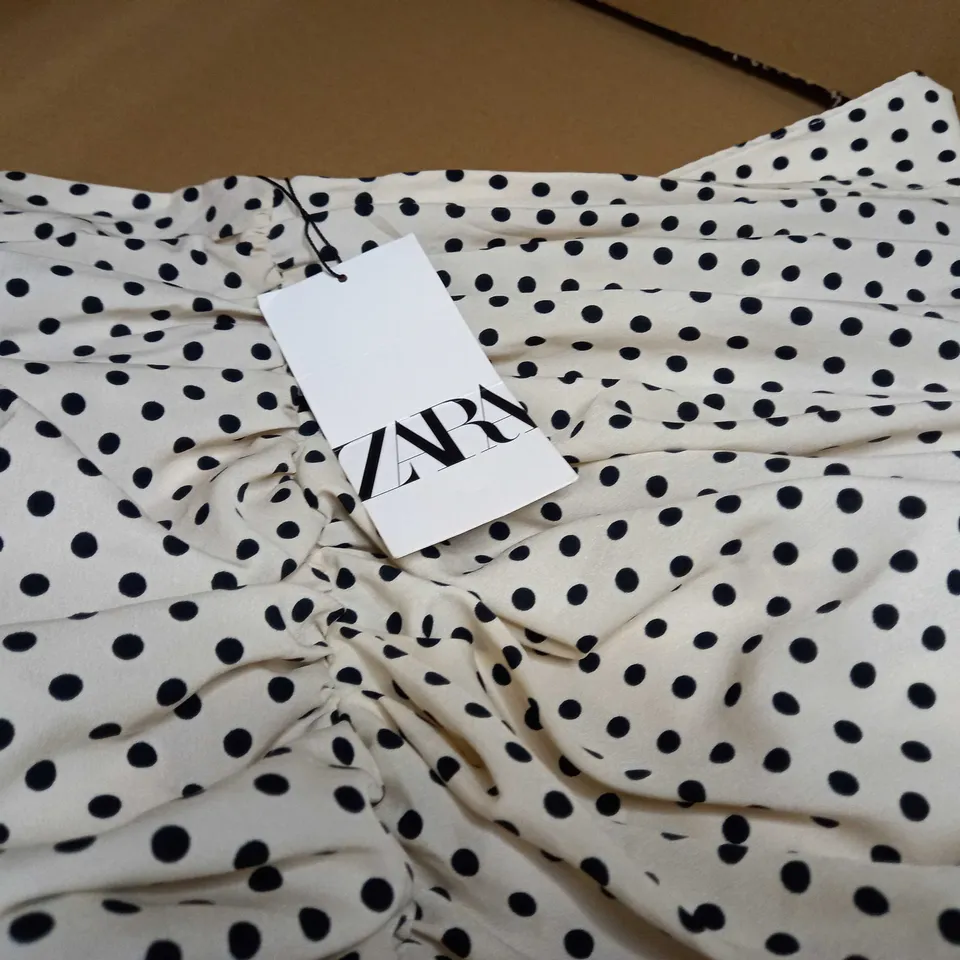 ZARA CREAM/BLACK DOT STATEMENT RUCHED SKIRT - XL