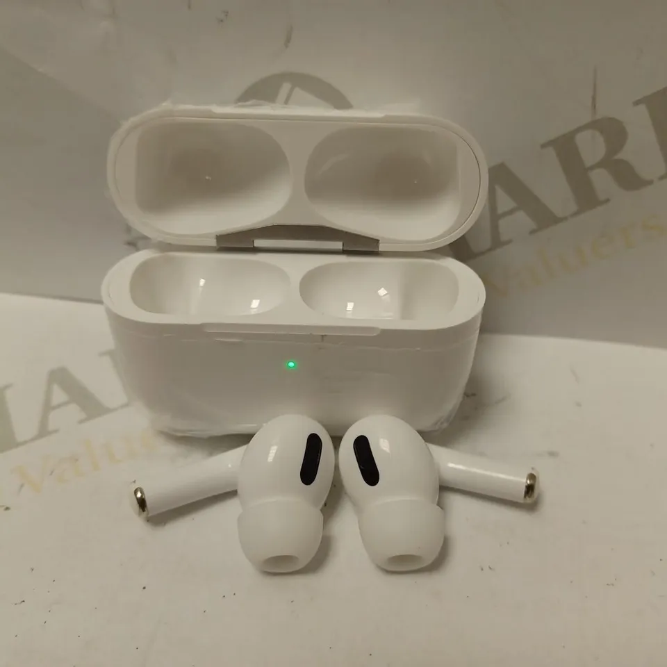 TRUE WIRELESS EARBUDS WITH CHARGING CASE - WHITE