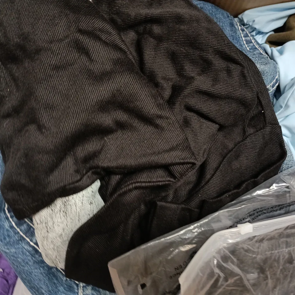 APPROXIMATELY 20 ASSORTED CLOTHING AND FASHION PRODUCTS IN VARIOUS STYLES AND SIZES - COLLECTION ONLY