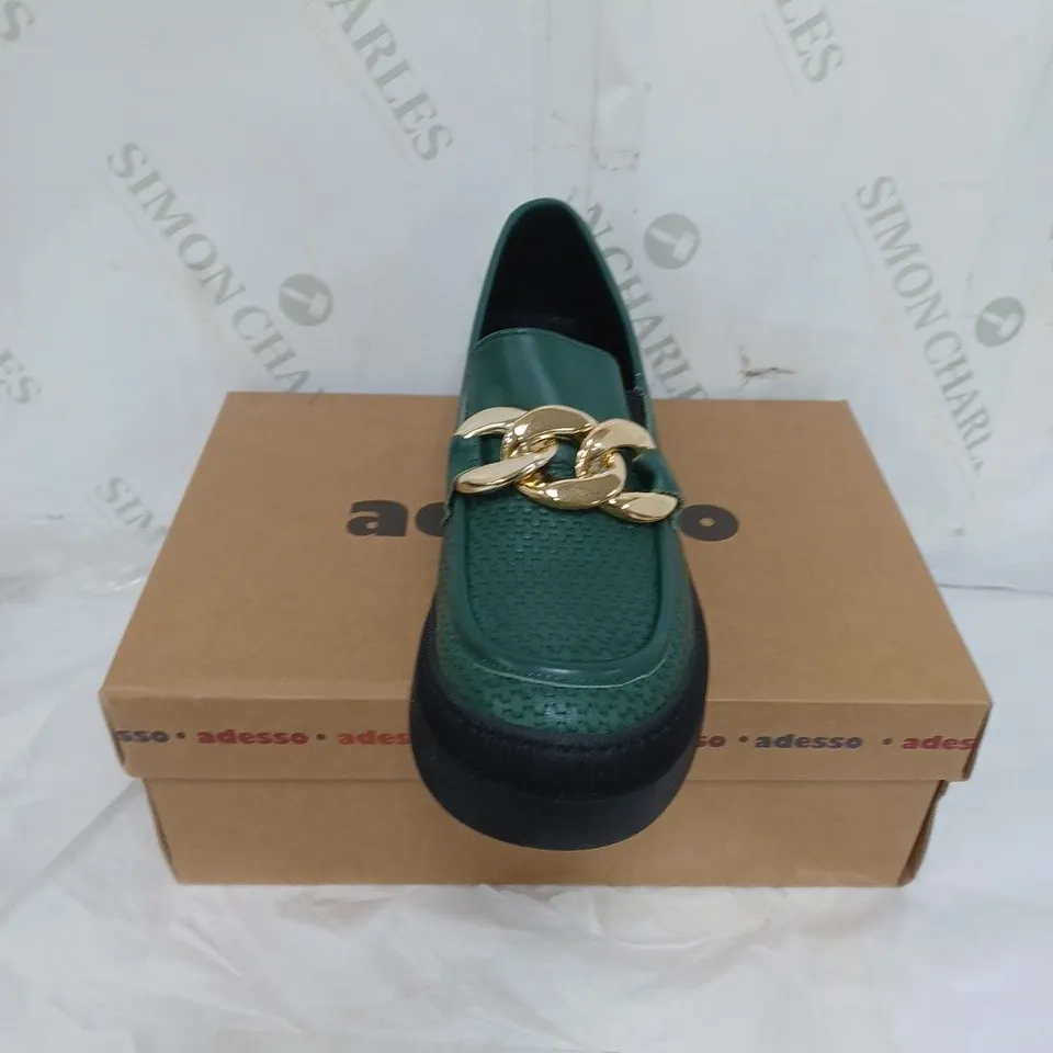 BOXED ADESSO LADIES FLAT SHOES WITH GOLD CHAIN DETAIL GREEN SIZE EU 39