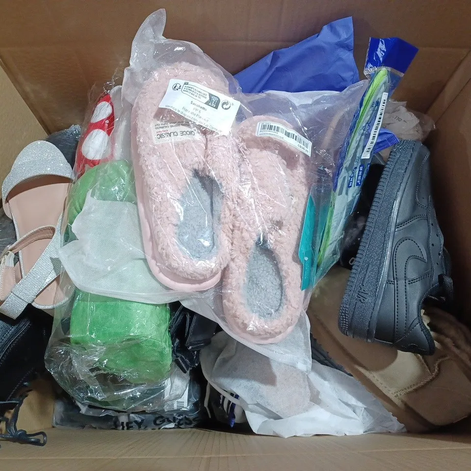 BOX OF APPROXIMATELY 20 ASSORTED SHOES TO INCLUDE - NIKE AIR FORCE 1 - ASICS TRAINER - UGGS BOOTS ECT