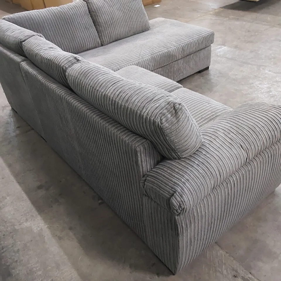 DESIGNER CORNER SOFA UPHOLSTERED IN GREY FABRIC 