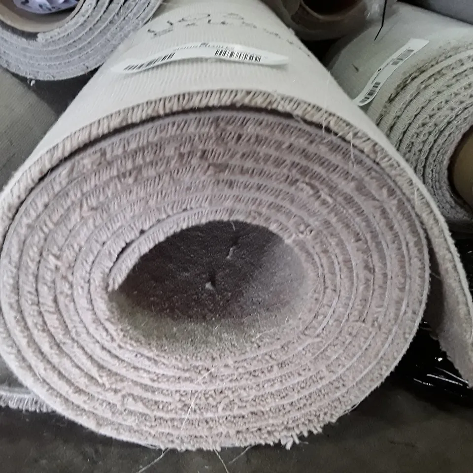 ROLL OF QUALITY ROSEDALE DANBY CASTLE CARPET APPROXIMATELY 5 × 4.52M