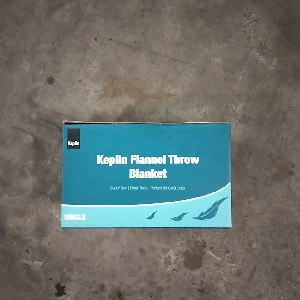 BOXED KEPLIN SINGLE FLANNEL THROW 