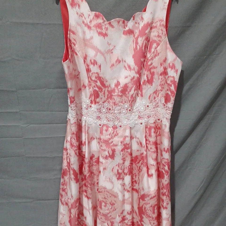 MICHAELA LOUISA SLEEVELESS SHOULDER STRAP DRESS IN RED/WHITE - UK 18
