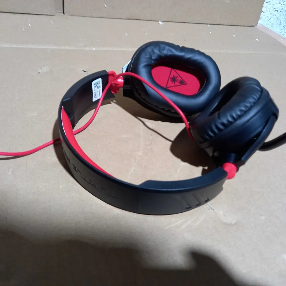 TURTLE BEACH BLACK RED HEADPHONES