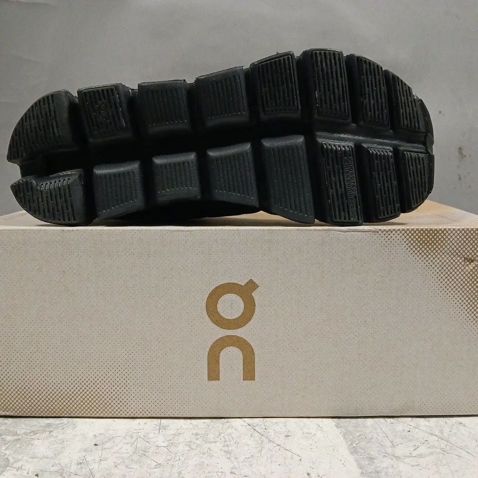 BOXED PAIR OF ON CLOUD 5 WOMEN'S SHOES IN BLACK SIZE UK 4