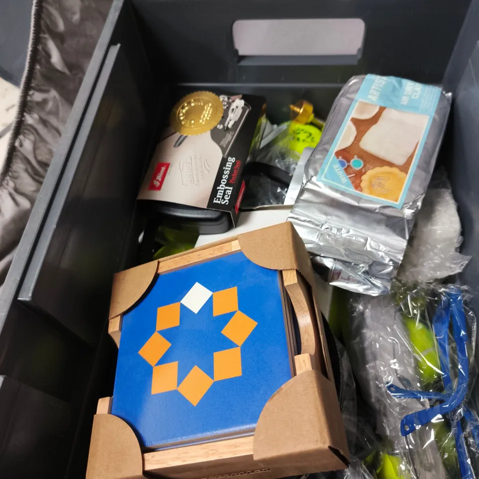 APPROXIMATELY 12 ASSORTED ITEMS INCLUDING TENNIS BALLS , EMBOSSING SEAL AND ARTISTS AIR DRY CLAY 