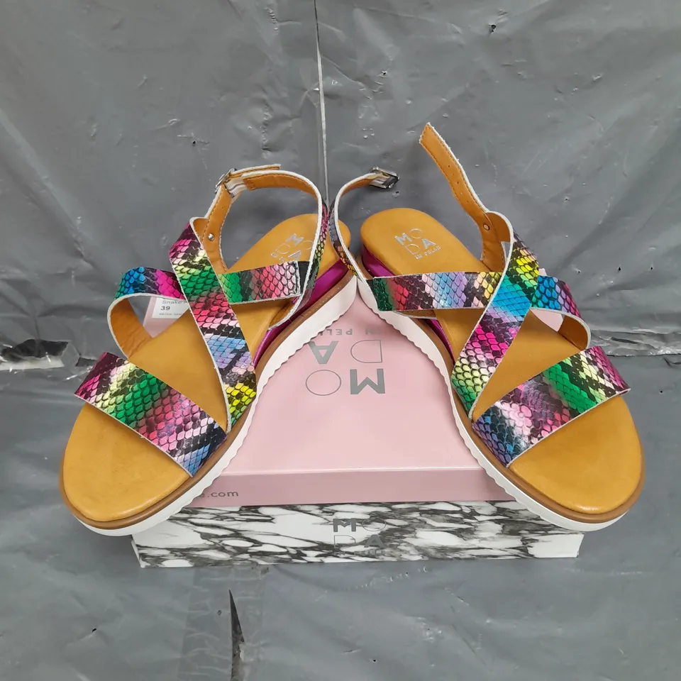 BOXED PAIR OF MODA IN PELLE WEDGE SANDAL WITH CROSS OVER IN MULTI SNAKE PRINT SIZE 6