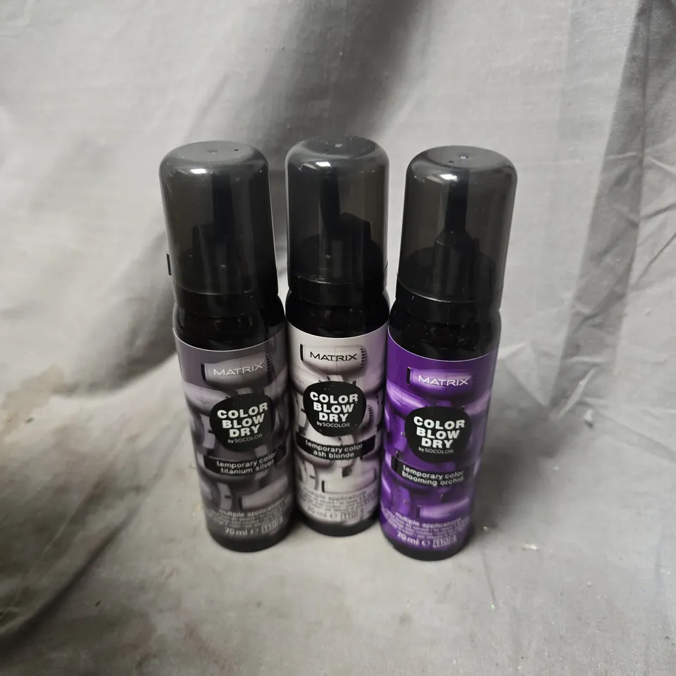 APPROXIMATELY 20 ASSORTED MATRIX BLOW DRY SPRAYS TO INCLUDE ASH BLONDE, BLOOMING ORCHID, TITANIUM SILVER, ETC - COLLECTION ONLY